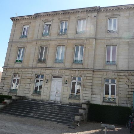 Studio Dans Charmante Batisse De Maitre Compiegnoise コンピエーニュ エクステリア 写真